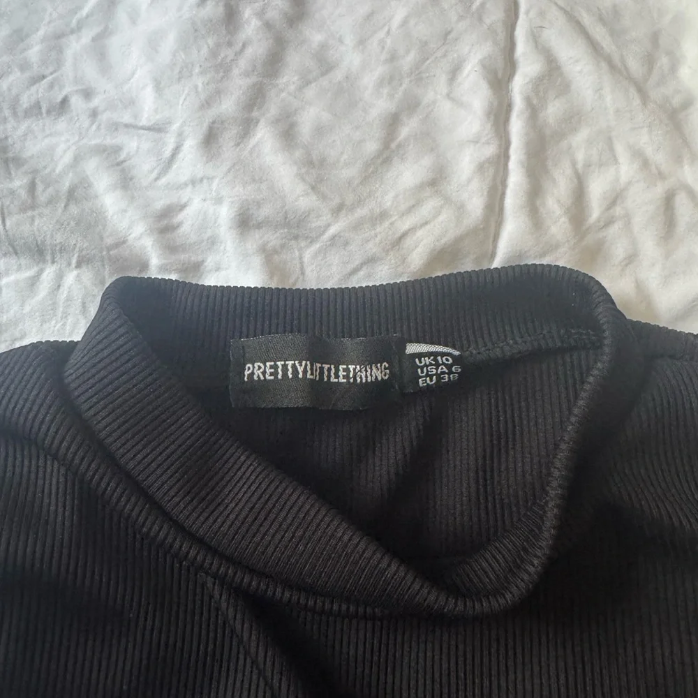 Elegant Black Women's Dress - Picture 2 of 3